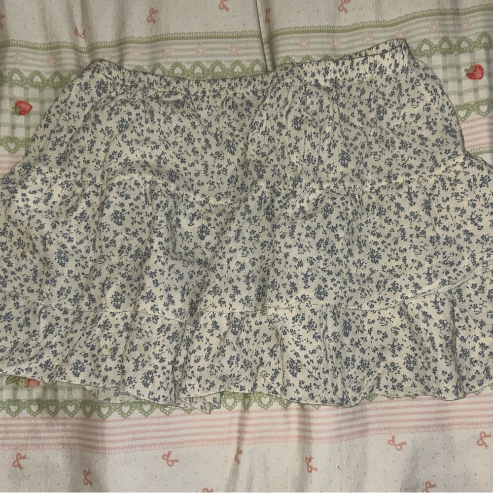 Brandy Melville Blue and White Floral mini Skirt